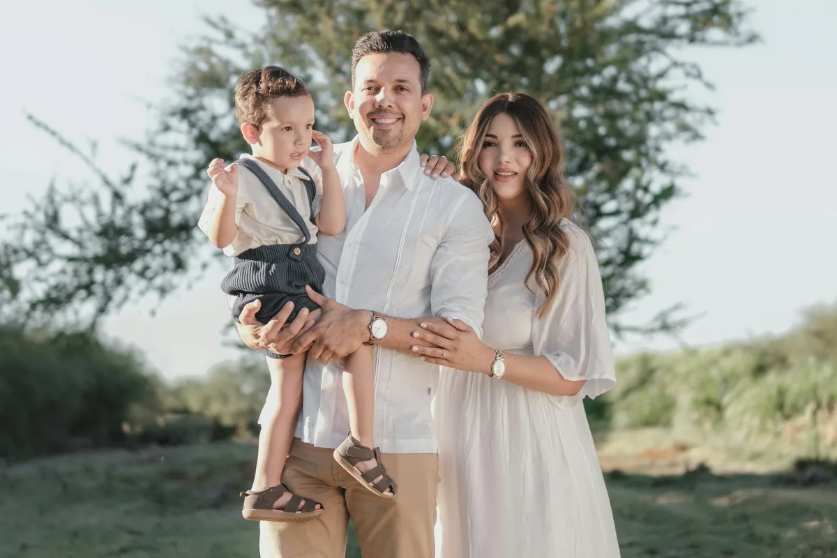 Los novios junto a su familia